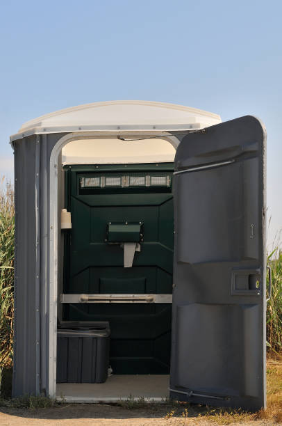 Best Portable restroom trailer rental  in Bannockburn, IL